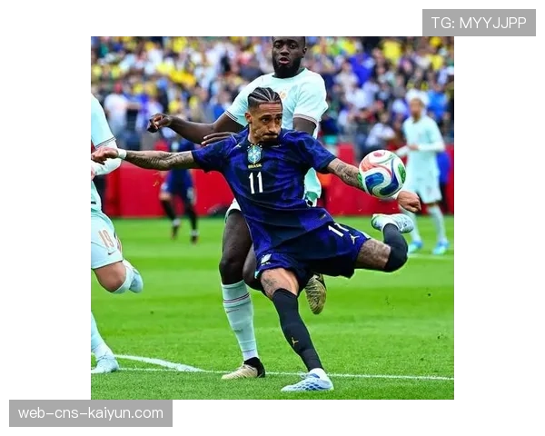 特写:于帕梅卡诺重伤离场,拜仁后防线再遭打击