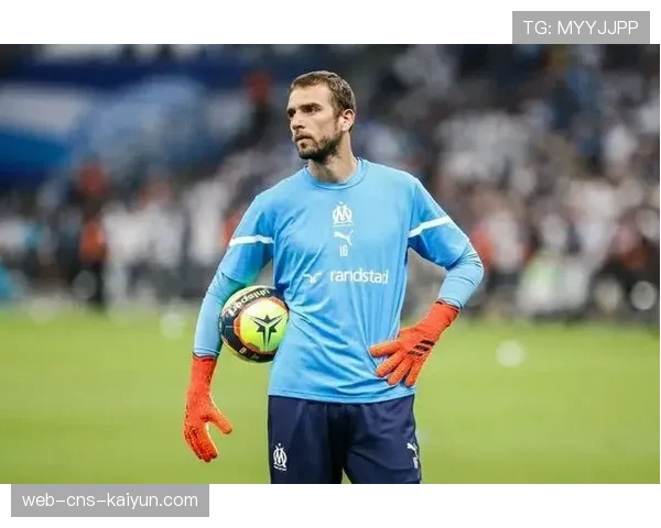 特写:马赛门将保·洛佩斯神扑救主后,与整条防线激动相拥庆祝 特写:马赛门将保·洛佩斯神扑救主后,与整条防线激动相拥庆祝