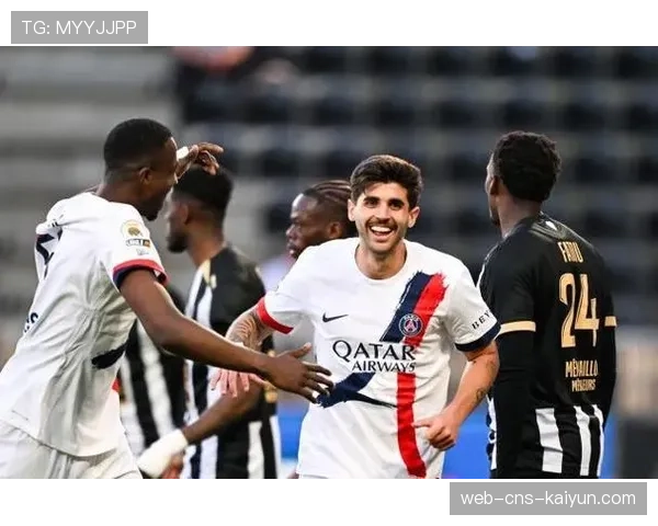 巴黎vs拜仁半决赛首回合：卫冕冠军主场迎战德甲霸主，王子公园球场战术博弈